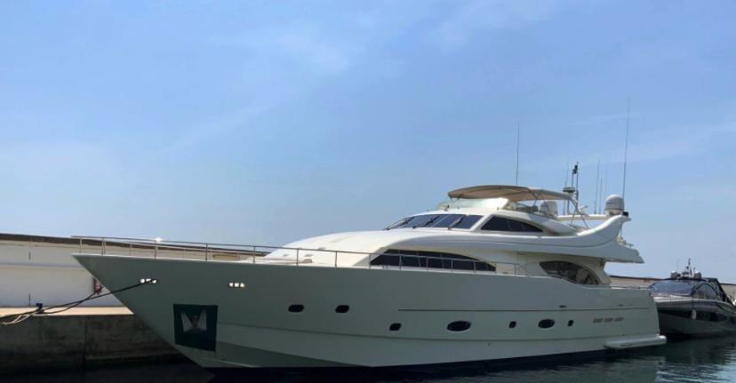 2004 Ferretti Yachts Custom Line 94