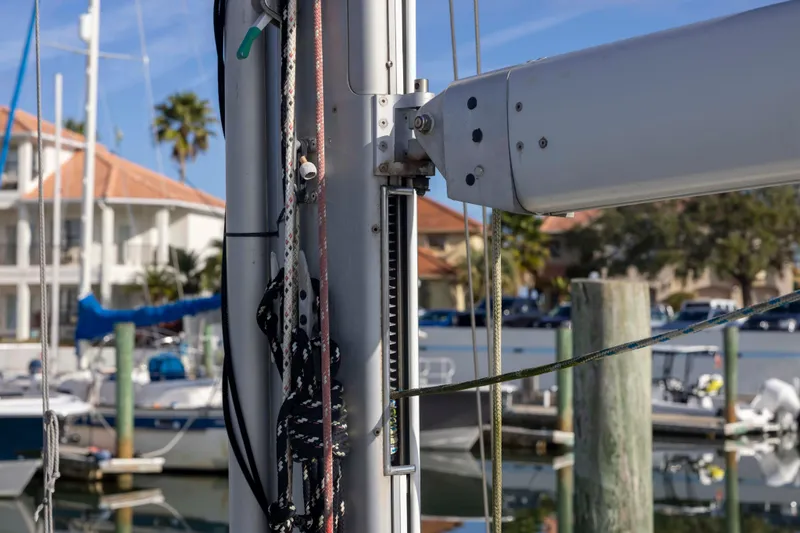 Atlas Yacht Photos Pics Close-up of Jeanneau Sun Odyssey 43 DS mast and rigging at marina, 2001 model.