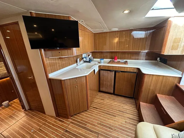 Miss Kriss Yacht Photos Pics 