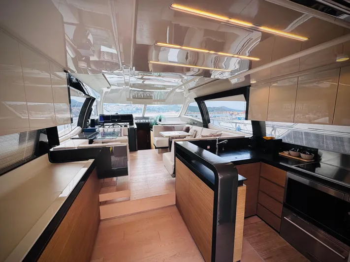  Yacht Photos Pics FERRETTI 550