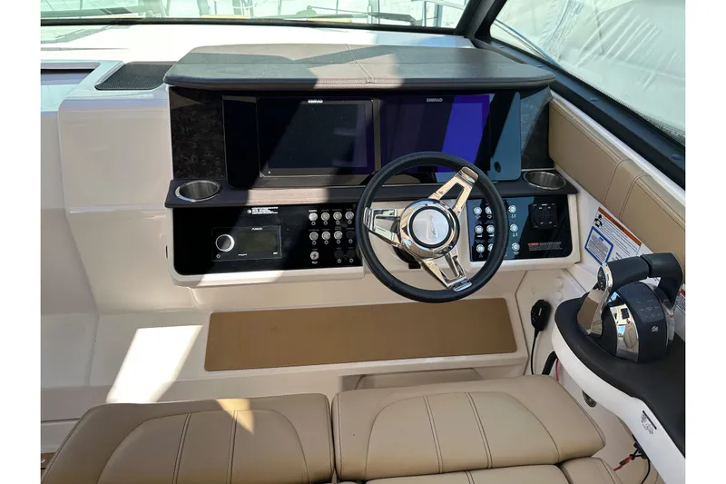  Yacht Photos Pics 2020 Sea Ray Sundancer 320 helm with modern controls and navigation system.