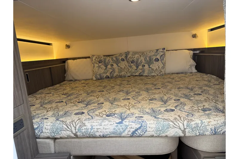  Yacht Photos Pics 2020 Sea Ray Sundancer 320 cabin with cozy bed and nautical-themed bedding.