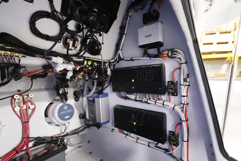  Yacht Photos Pics 2024 SeaCraft 23CC boat wiring and electrical system setup.