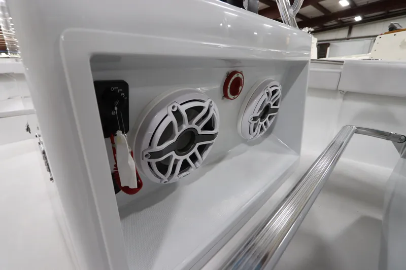  Yacht Photos Pics 2024 SeaCraft 23CC boat console with speakers and control panel.