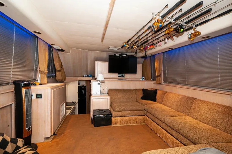 Reel Broke Yacht Photos Pics 1991 Hatteras 45 Convertible  REEL BROKE Salon