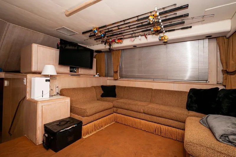 Reel Broke Yacht Photos Pics 1991 Hatteras 45 Convertible  REEL BROKE Salon 2