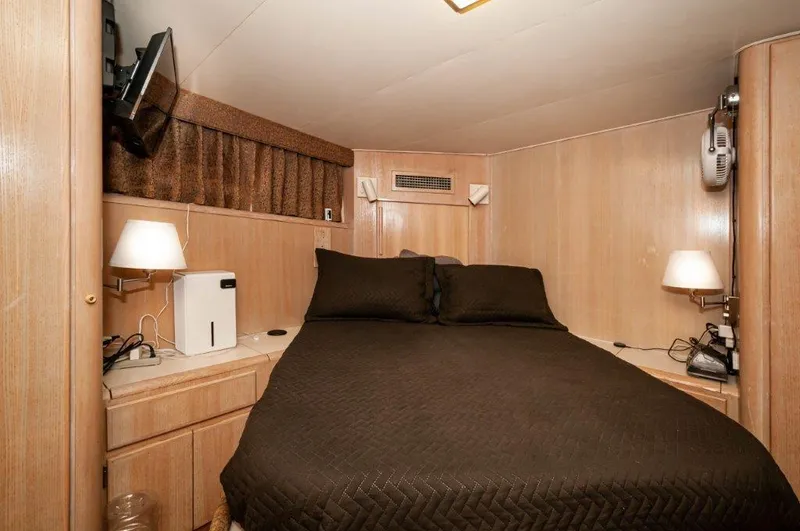 Reel Broke Yacht Photos Pics 1991 Hatteras 45 Convertible  REEL BROKE Master SR