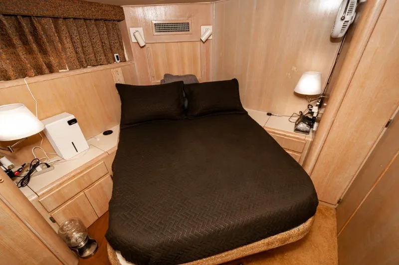 Reel Broke Yacht Photos Pics 1991 Hatteras 45 Convertible  REEL BROKE Master SR 2