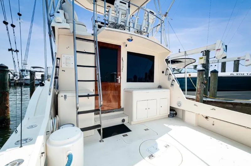 Reel Broke Yacht Photos Pics 1991 Hatteras 45 Convertible  REEL BROKE Cockpit