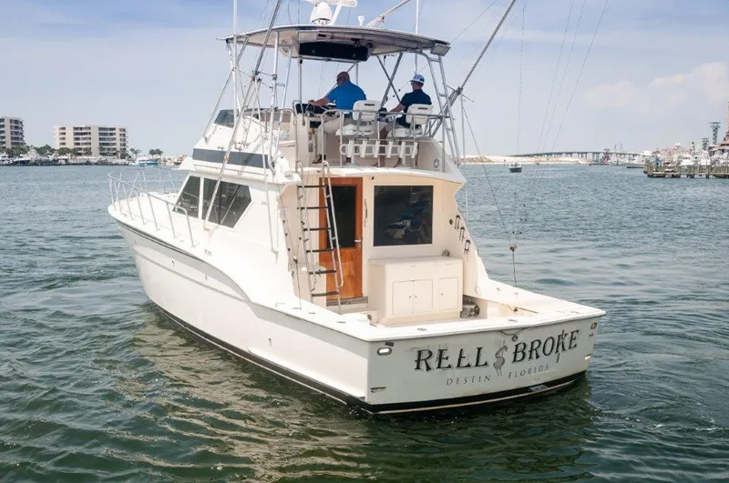 Reel Broke Yacht Photos Pics 1991 Hatteras 45 Convertible  REEL BROKE Transom