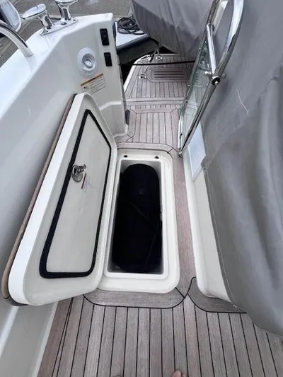 Seventeen Yacht Photos Pics 