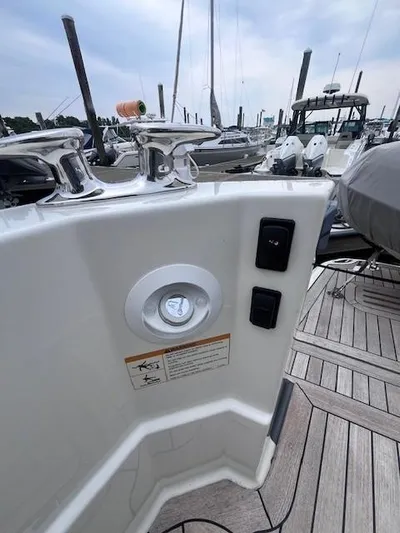 Seventeen Yacht Photos Pics 