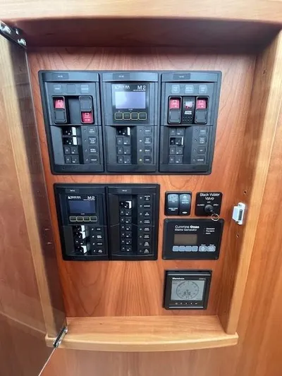 Seventeen Yacht Photos Pics 