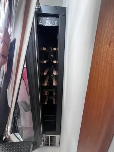 Seventeen Yacht Photos Pics 