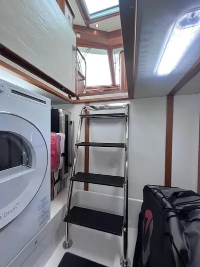 Seventeen Yacht Photos Pics 