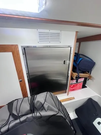 Seventeen Yacht Photos Pics 