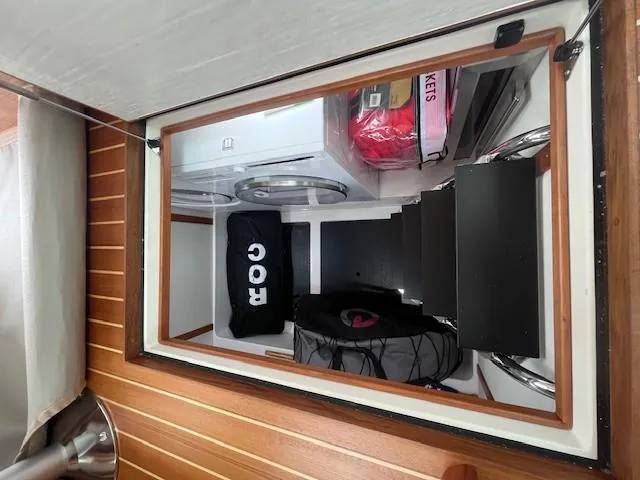 Seventeen Yacht Photos Pics 