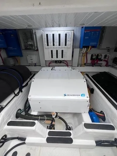 Seventeen Yacht Photos Pics 