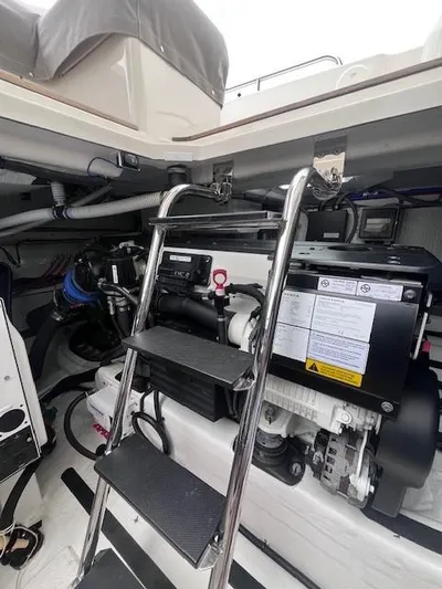 Seventeen Yacht Photos Pics 