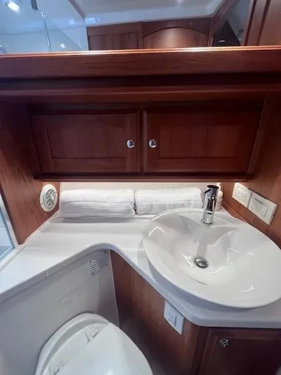 Seventeen Yacht Photos Pics 