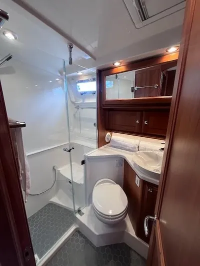 Seventeen Yacht Photos Pics 