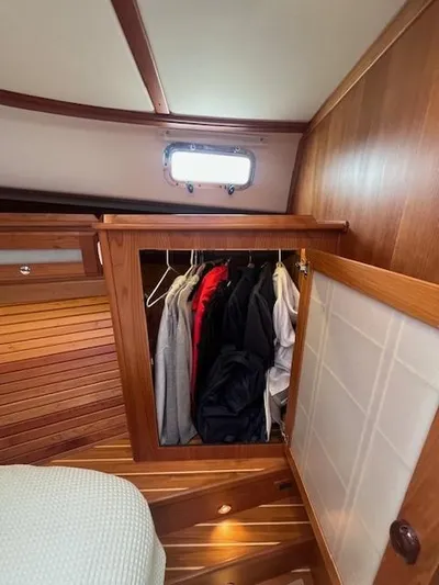 Seventeen Yacht Photos Pics 