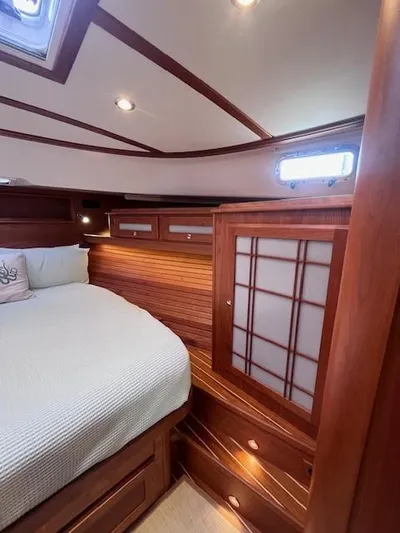 Seventeen Yacht Photos Pics 