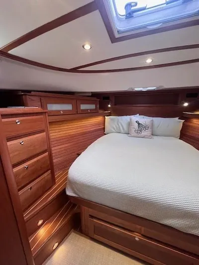 Seventeen Yacht Photos Pics 