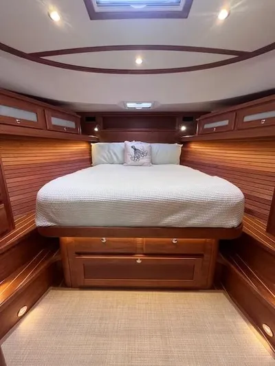 Seventeen Yacht Photos Pics 