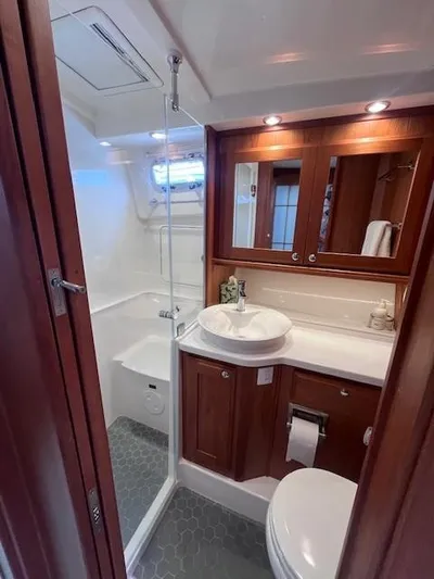 Seventeen Yacht Photos Pics 