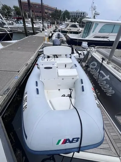 Seventeen Yacht Photos Pics 