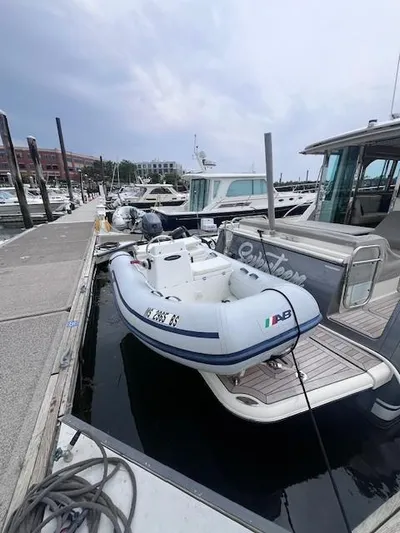 Seventeen Yacht Photos Pics 