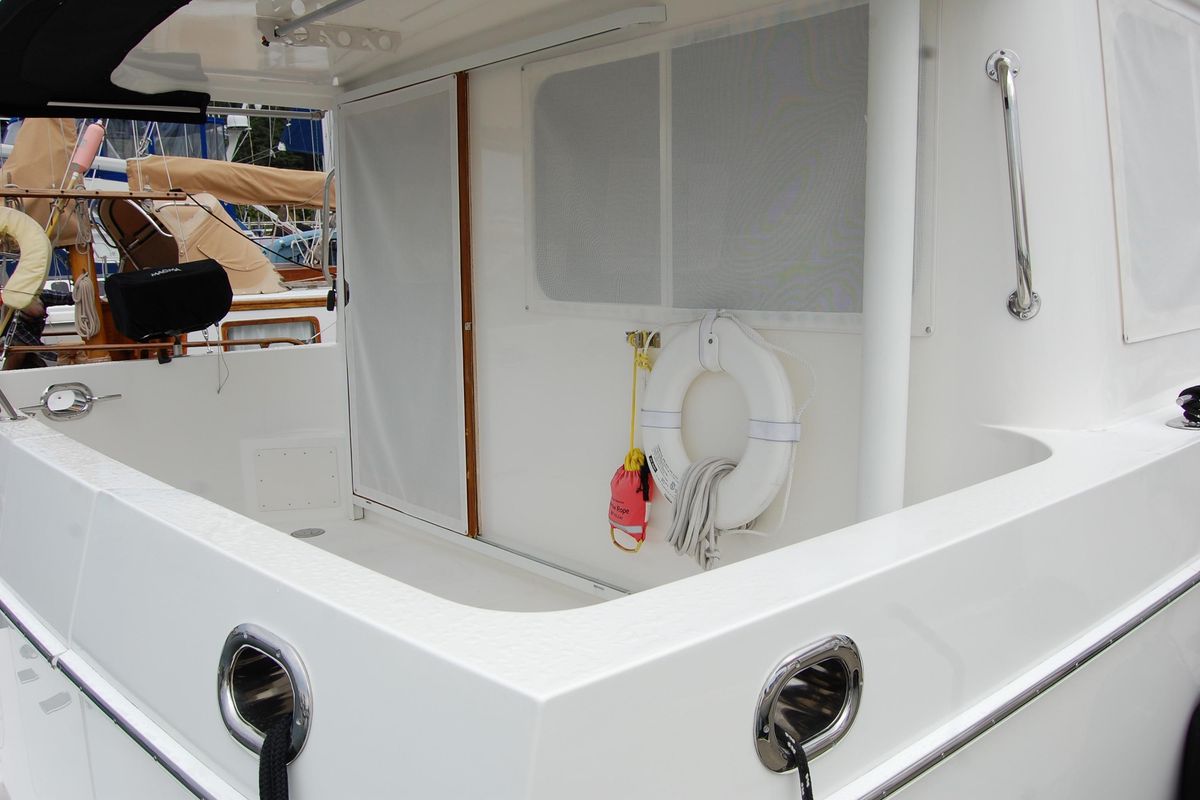 2001 Ocean Alexander 43 
