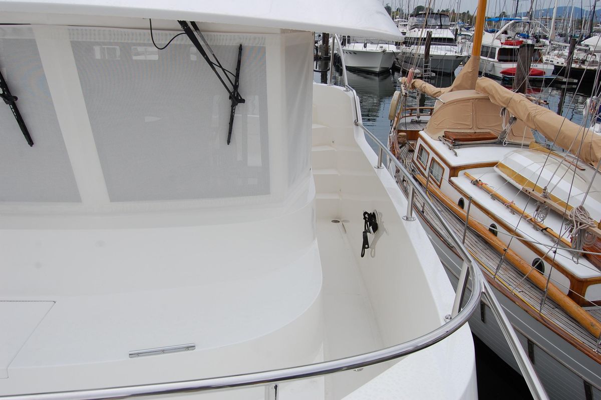 2001 Ocean Alexander 43 