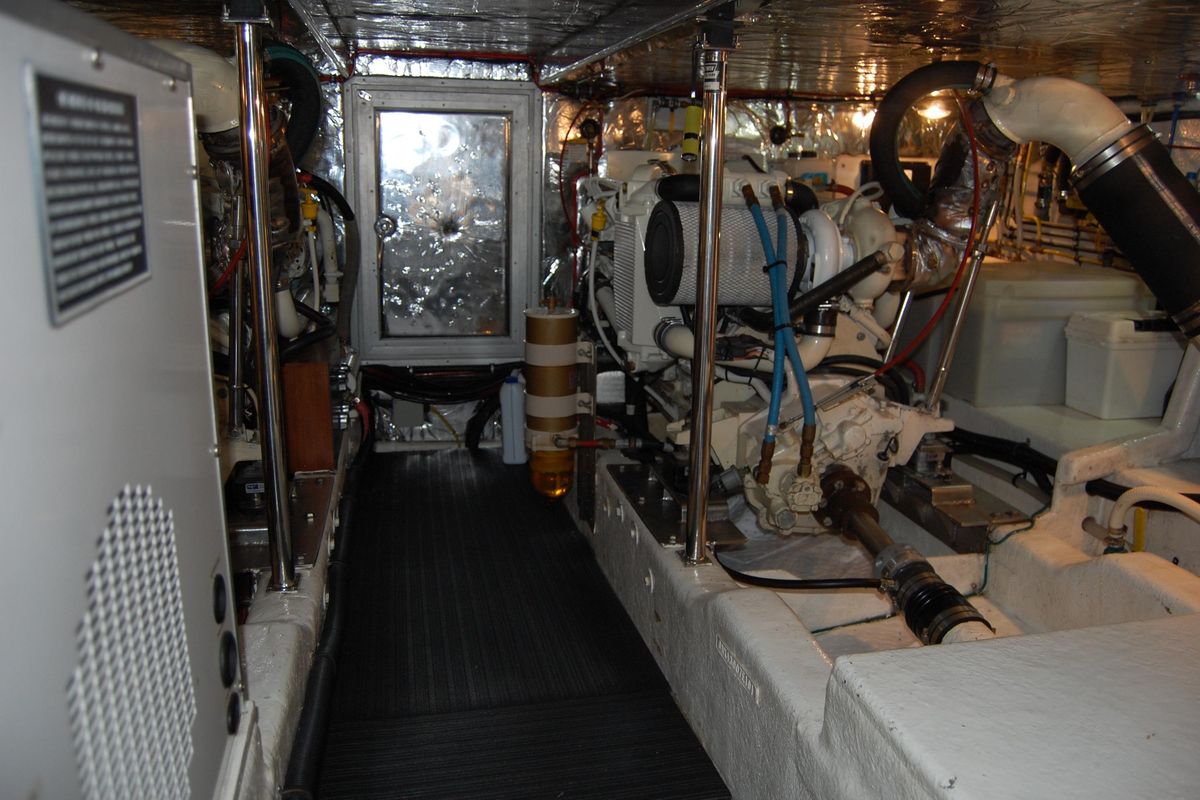 2001 Ocean Alexander 43 