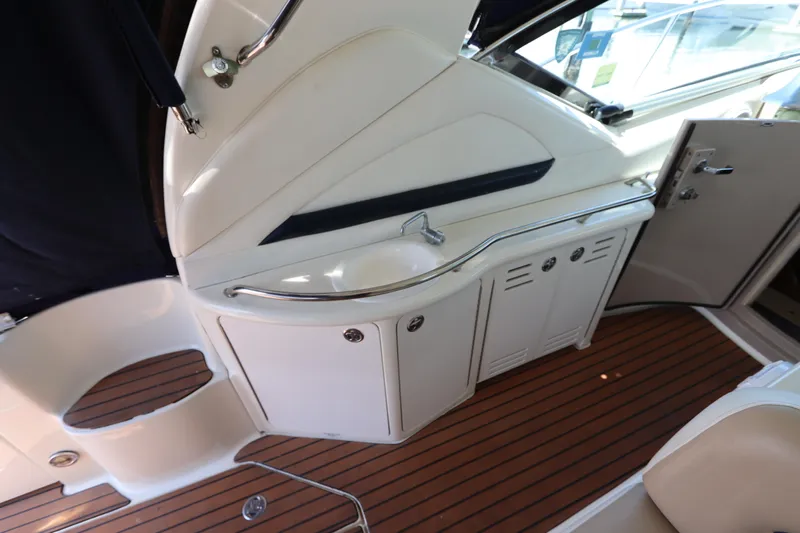  Yacht Photos Pics 2004 Sea Ray 420 Sundancer interior with wooden flooring and sleek cabinetry.