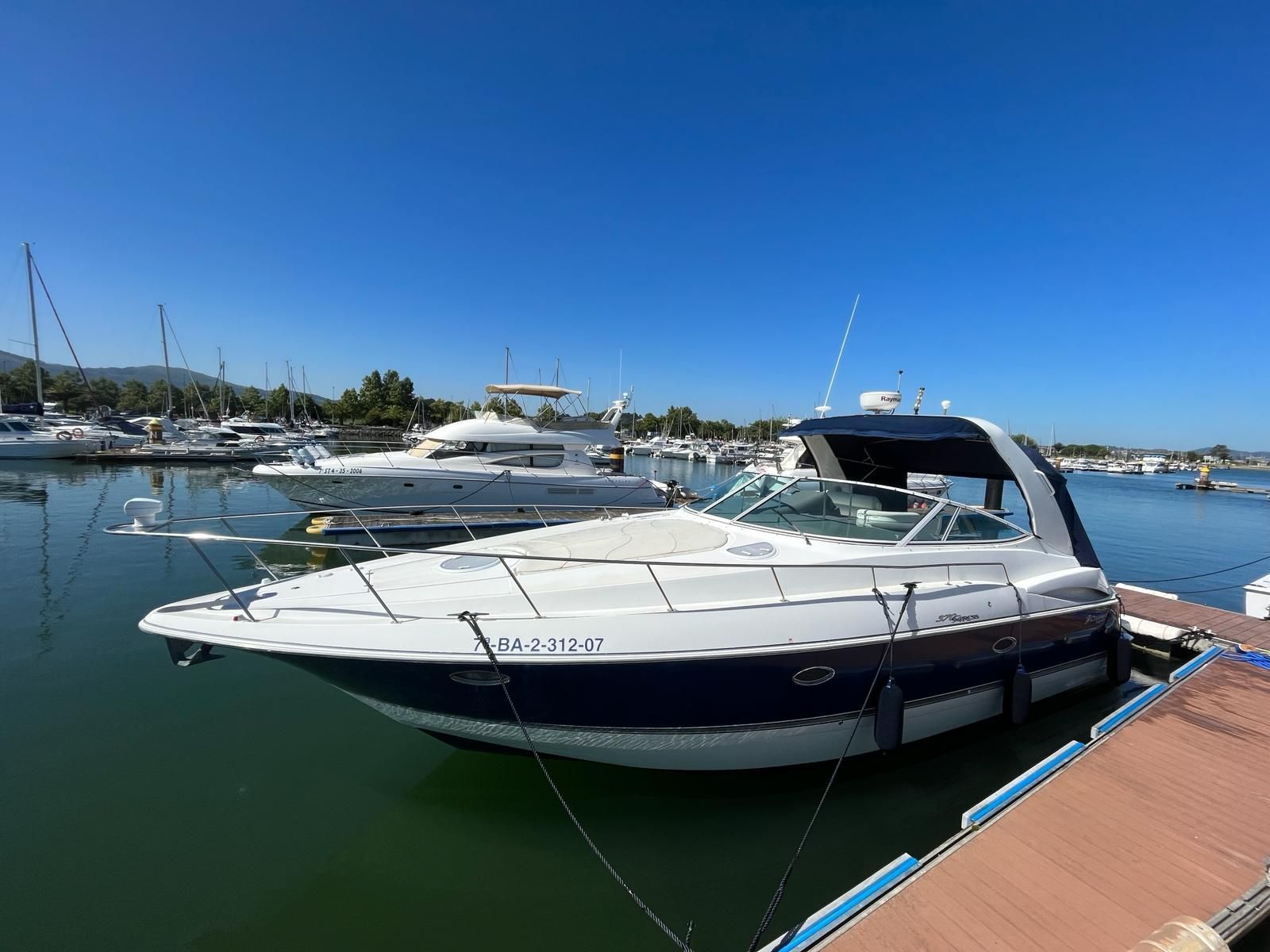 2006 Cruisers Yachts Cruisers 370 Express