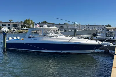 Intrepid 390 Sport Yacht