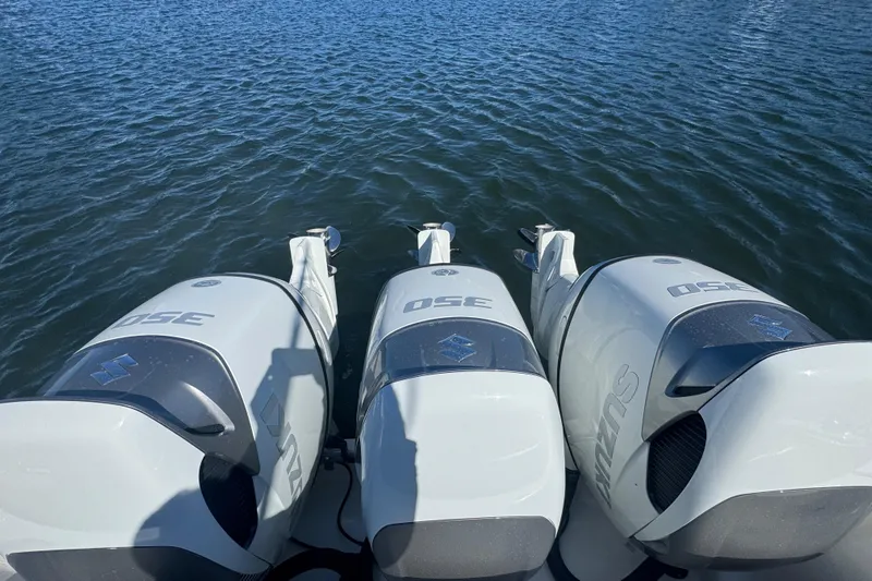  Yacht Photos Pics Triple Suzuki 350 outboard engines on a 2012 Intrepid 390 Sport Yacht.