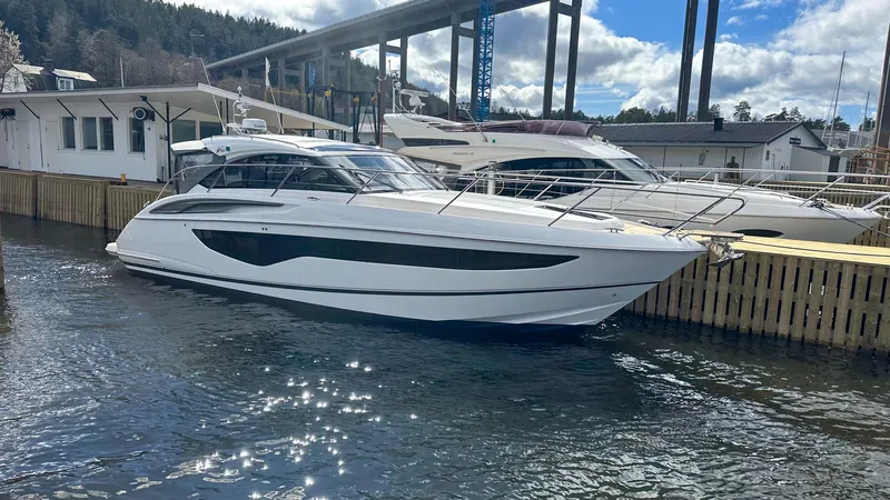 V40188 Yacht Photos Pics 