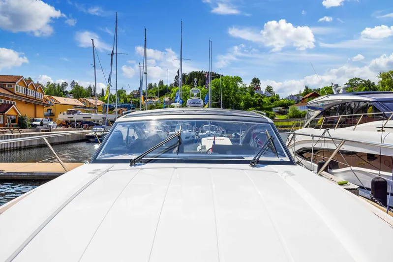 V40188 Yacht Photos Pics 