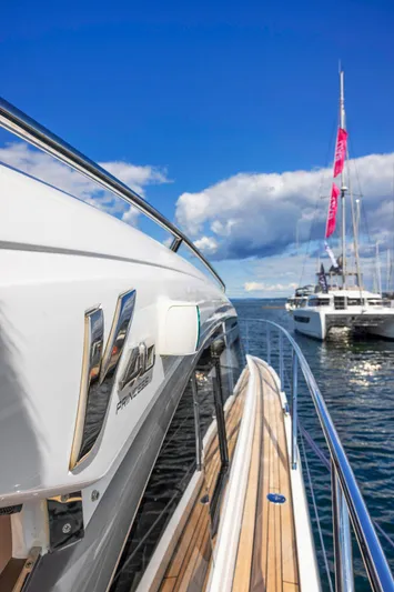 V40188 Yacht Photos Pics 