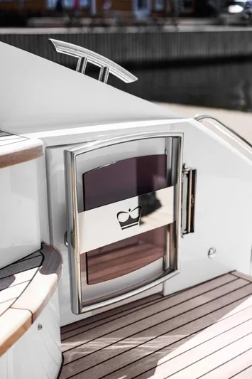 V40188 Yacht Photos Pics 