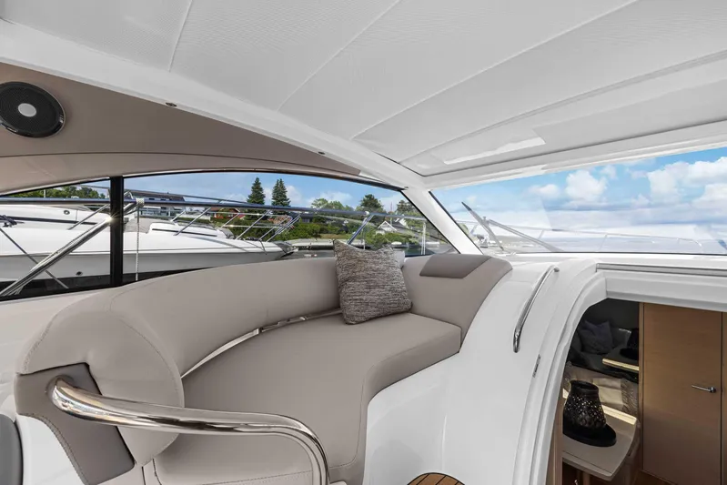 V40188 Yacht Photos Pics 