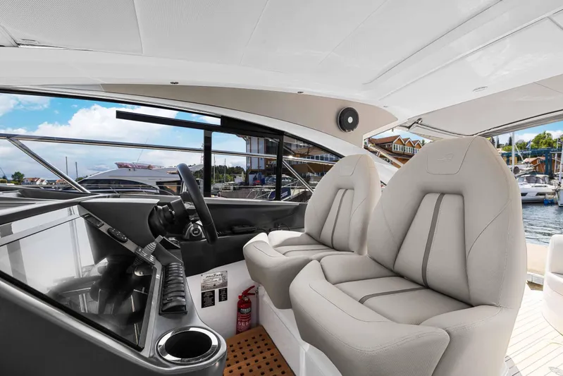 V40188 Yacht Photos Pics 