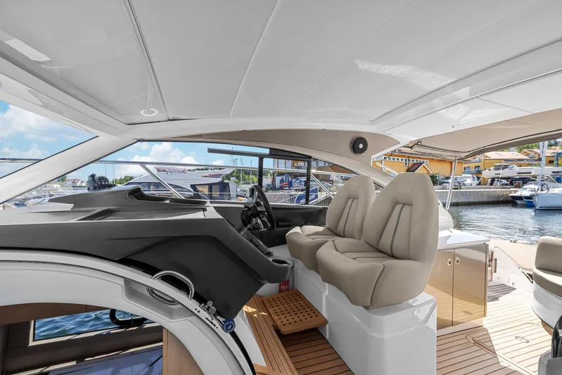 V40188 Yacht Photos Pics 