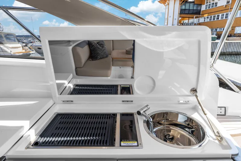 V40188 Yacht Photos Pics 