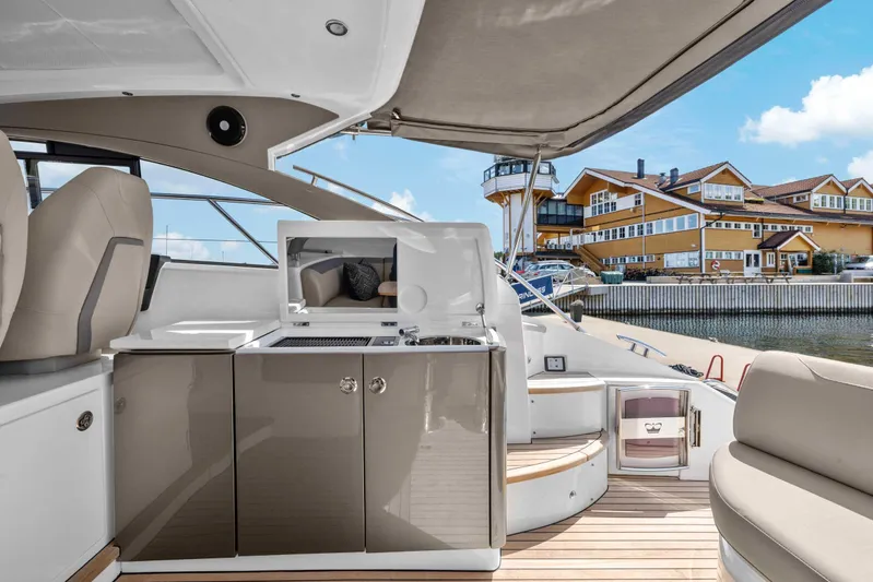 V40188 Yacht Photos Pics 