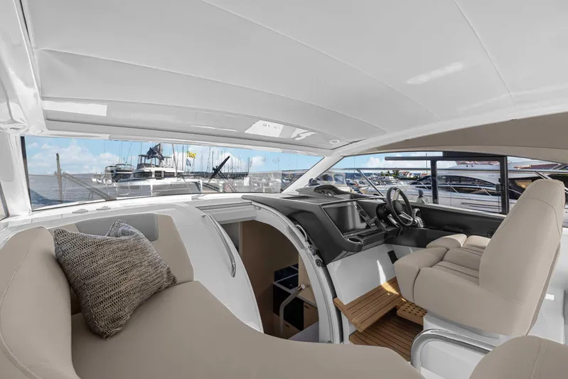 V40188 Yacht Photos Pics 