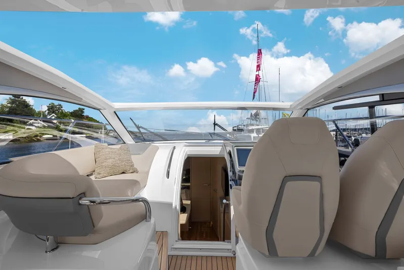 V40188 Yacht Photos Pics 